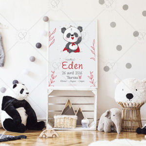 Décorez la chambre de votre enfant avec cette affiche prénom personnalisable et son Panda super-héros !