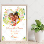 Faites plaisir à votre mamie avec cette affiche photo personnalisée et son joli coeur floral et coloré. Une petite attention qui ne manquera pas de la toucher.