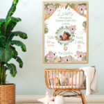 Immortalisez la naissance de votre enfant avec cette affiche personnalisable et ses adorables bébés koalas. Un joli souvenir à afficher dans sa chambre mais qui peut aussi faire office de faire-part.