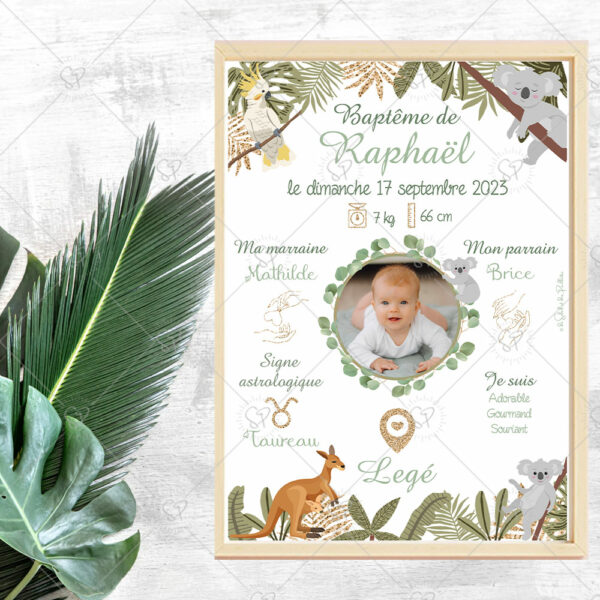 Immortalisez le baptême de votre enfant ou de votre filleul(e) avec cette affiche personnalisée sur le thème de l’Australie avec ses feuilles tropicales, ses koalas, son cacatoès et sa maman kangourou.