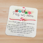 La perle du bracelet magique disponible dans la version mini et maxi du kit magie de noël est aléatoire : père noël/ renne/ cadeau / sapin de noël / bonbon vert/ bonbon rouge