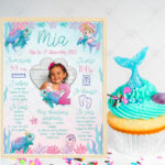 Célébrez l’anniversaire de votre enfant avec cette affiche personnalisable et ses adorables tortues marines,son hippocampe,ses coraux pastels et sa jolie sirène