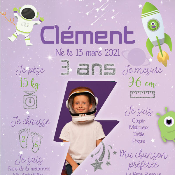 L'affiche anniversaire espace violet et vert est un souvenir qui retrace les exploits de l'enfant et ses informations clefs que vous pourrez ensuite afficher dans sa chambre.