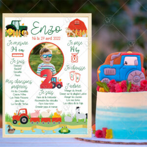 Célébrez l’anniversaire de votre enfant avec cette affiche personnalisable et ses tracteurs rouge et vert accompagné de mignons animaux de la ferme.