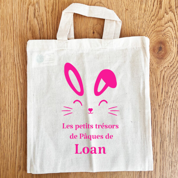 le mini tote bag pour la chasse aux oeufs de pâques existe en couleur rose avec la possiblité d'ajouter le prénom de l'enfant