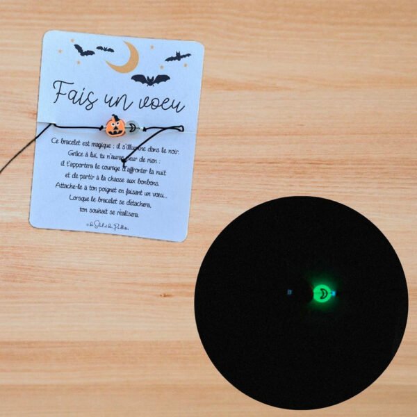 Bracelet magique lumineux pour enfant, cordon noir avec symbole d’Halloween et petite lune phosphorescente.