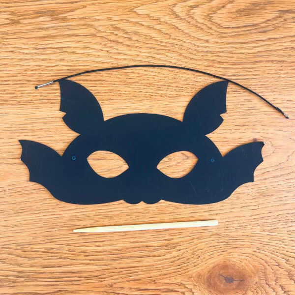 Masque à gratter d’Halloween pour enfant, activité créative à réaliser avant la chasse aux bonbons.