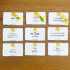 Accroche de sac et porte-clé citron présentés sur une vue d'ensemble avec toutes les mini-cartes messages prêtes à offrir.