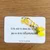 Porte-clé citron jaune vif fixé sur sa carte message avec la citation Si la vie te donne des citrons, fais-en de la citronnade.