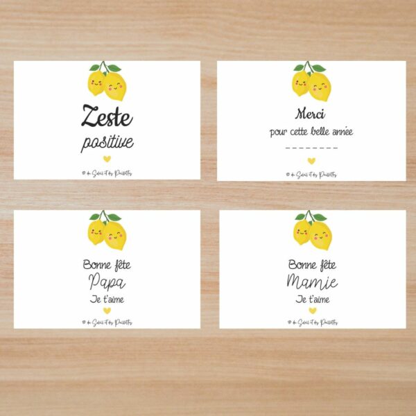 Accroche de sac citron vitaminé présentée sur sa carte pour rester positive, souhaiter une bonne fête aux mamans, papas, mamies...